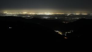 Dieses Bild zeigt eine Webcam-Aufnahme vom Achertal, aufgenommen am Dienstag, den 18.11.2025 um 03:30 Uhr. Die Temperatur betrug -3.4°C.