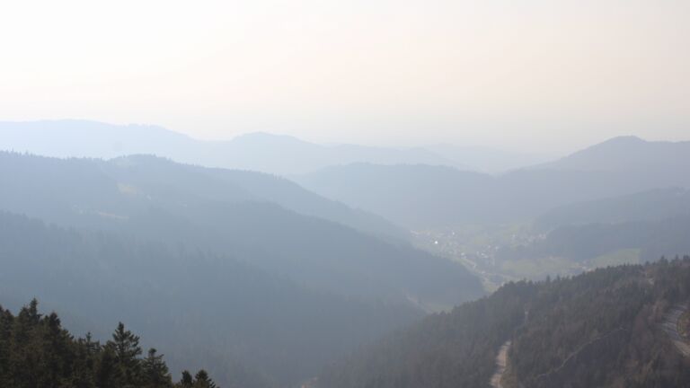 Dieses Bild zeigt eine Webcam-Aufnahme vom Achertal, aufgenommen am Sonntag, den 22.03.2026 um 16:30 Uhr. Die Temperatur betrug 7.1°C.