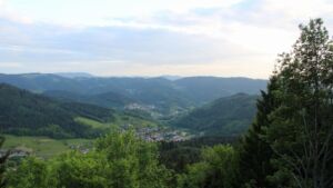 Dieses Bild zeigt eine Webcam-Aufnahme vom Achertal, aufgenommen am Mittwoch, den 20.05.2026 um 20:20 Uhr. Die Temperatur betrug 13.4°C.