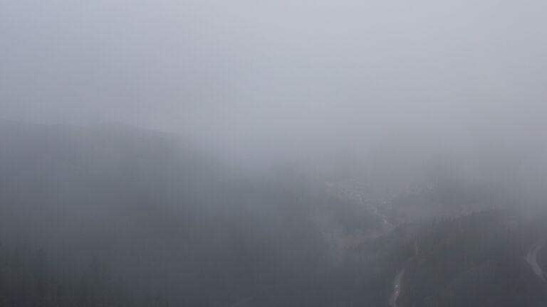 Dieses Bild zeigt eine Webcam-Aufnahme vom Achertal, aufgenommen am Montag, den 17.11.2025 um 08:20 Uhr. Die Temperatur betrug -0.1°C.