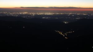 Dieses Bild zeigt eine Webcam-Aufnahme vom Achertal, aufgenommen am Dienstag, den 14.10.2025 um 19:40 Uhr. Die Temperatur betrug 6.5°C.