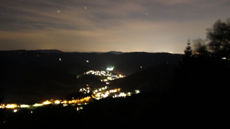 Dieses Bild zeigt eine Webcam-Aufnahme vom Achertal, aufgenommen am Samstag, den 08.08.2026 um 22:40 Uhr. Die Temperatur betrug 25°C.