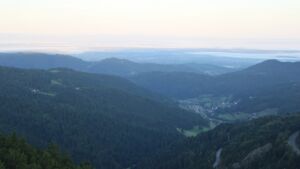 Dieses Bild zeigt eine Webcam-Aufnahme vom Achertal, aufgenommen am Samstag, den 06.09.2025 um 07:10 Uhr. Die Temperatur betrug 9.4°C.