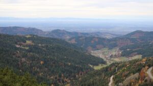 Dieses Bild zeigt eine Webcam-Aufnahme vom Achertal, aufgenommen am Samstag, den 01.11.2025 um 09:50 Uhr. Die Temperatur betrug 13°C.