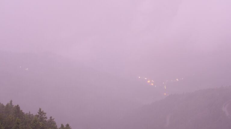 Dieses Bild zeigt eine Webcam-Aufnahme vom Achertal, aufgenommen am Montag, den 02.06.2025 um 00:30 Uhr. Die Temperatur betrug 11.8°C.