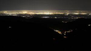 Dieses Bild zeigt eine Webcam-Aufnahme vom Achertal, aufgenommen am Montag, den 01.12.2025 um 05:00 Uhr. Die Temperatur betrug -2.9°C.