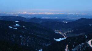 Dieses Bild zeigt eine Webcam-Aufnahme vom Achertal, aufgenommen am Sonntag, den 23.11.2025 um 17:10 Uhr. Die Temperatur betrug -1.8°C.