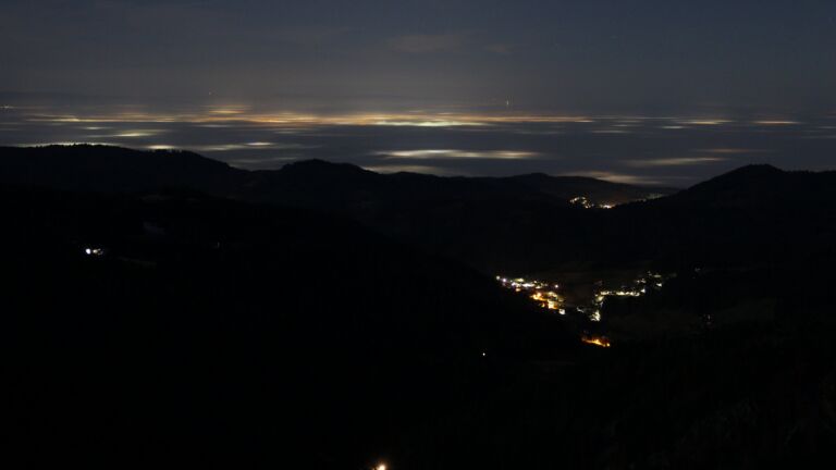 Dieses Bild zeigt eine Webcam-Aufnahme vom Achertal, aufgenommen am Sonntag, den 08.02.2026 um 04:30 Uhr. Die Temperatur betrug 3.2°C.