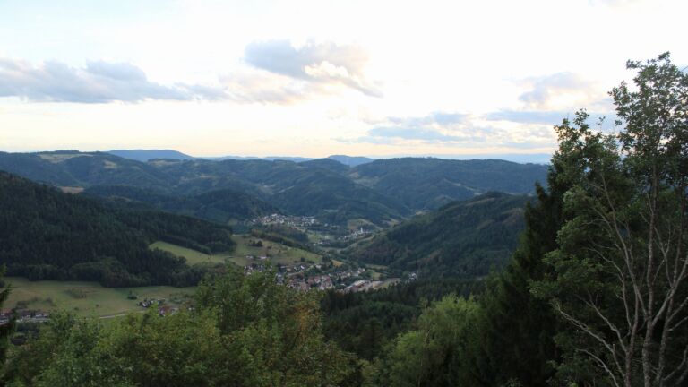 Dieses Bild zeigt eine Webcam-Aufnahme vom Achertal, aufgenommen am Freitag, den 28.08.2026 um 19:40 Uhr. Die Temperatur betrug 19.3°C.