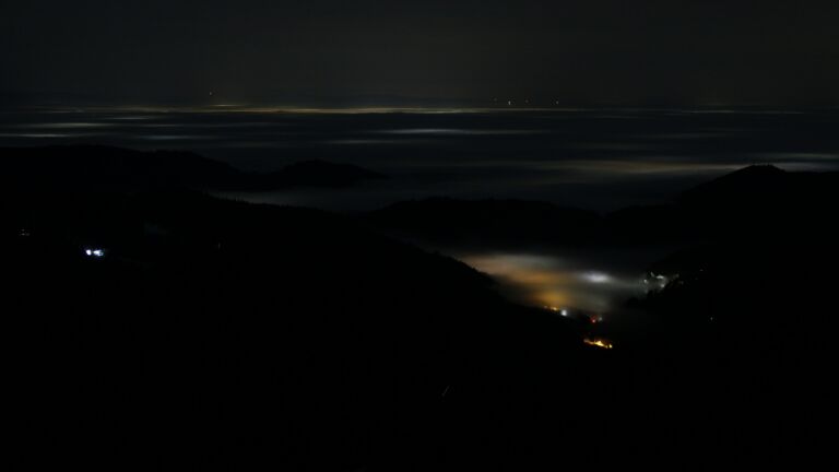 Dieses Bild zeigt eine Webcam-Aufnahme vom Achertal, aufgenommen am Donnerstag, den 22.01.2026 um 01:30 Uhr. Die Temperatur betrug 6.5°C.