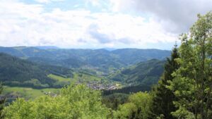 Dieses Bild zeigt eine Webcam-Aufnahme vom Achertal, aufgenommen am Freitag, den 15.05.2026 um 15:40 Uhr. Die Temperatur betrug 9.3°C.