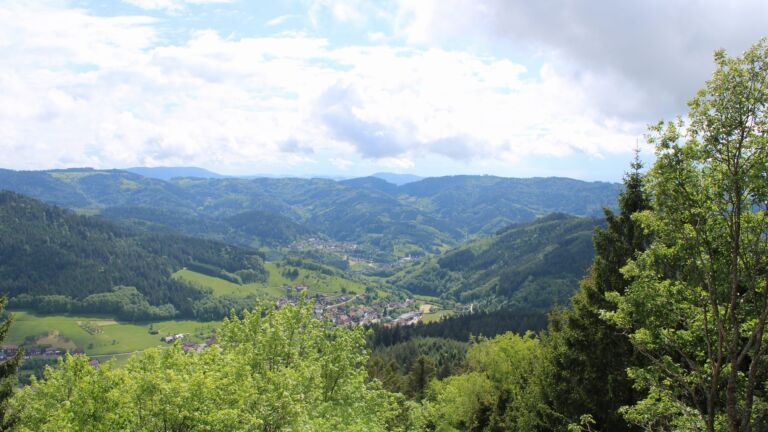 Dieses Bild zeigt eine Webcam-Aufnahme vom Achertal, aufgenommen am Freitag, den 15.05.2026 um 15:40 Uhr. Die Temperatur betrug 9.3°C.