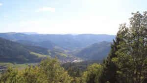 Dieses Bild zeigt eine Webcam-Aufnahme vom Achertal, aufgenommen am Sonntag, den 27.09.2026 um 16:30 Uhr. Die Temperatur betrug 29.6°C.