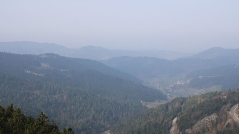 Dieses Bild zeigt eine Webcam-Aufnahme vom Achertal, aufgenommen am Montag, den 09.03.2026 um 10:00 Uhr. Die Temperatur betrug 9.8°C.