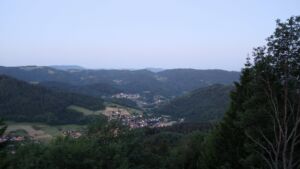 Dieses Bild zeigt eine Webcam-Aufnahme vom Achertal, aufgenommen am Donnerstag, den 28.05.2026 um 05:00 Uhr. Die Temperatur betrug 17.2°C.