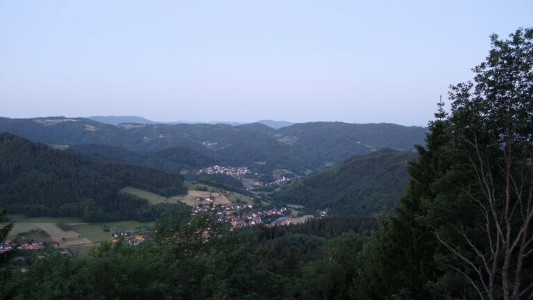 Dieses Bild zeigt eine Webcam-Aufnahme vom Achertal, aufgenommen am Donnerstag, den 28.05.2026 um 05:00 Uhr. Die Temperatur betrug 17.2°C.