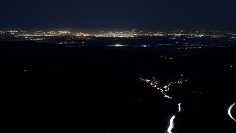 Dieses Bild zeigt eine Webcam-Aufnahme vom Achertal, aufgenommen am Montag, den 01.12.2025 um 06:50 Uhr. Die Temperatur betrug -1.7°C.