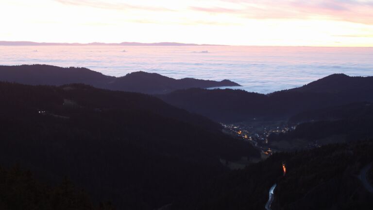 Dieses Bild zeigt eine Webcam-Aufnahme vom Achertal, aufgenommen am Mittwoch, den 25.02.2026 um 18:40 Uhr. Die Temperatur betrug 10.9°C.