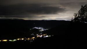 Dieses Bild zeigt eine Webcam-Aufnahme vom Achertal, aufgenommen am Freitag, den 15.05.2026 um 02:00 Uhr. Die Temperatur betrug 3.6°C.