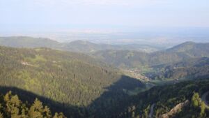 Dieses Bild zeigt eine Webcam-Aufnahme vom Achertal, aufgenommen am Dienstag, den 28.04.2026 um 07:30 Uhr. Die Temperatur betrug 10.2°C.