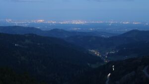 Dieses Bild zeigt eine Webcam-Aufnahme vom Achertal, aufgenommen am Samstag, den 18.04.2026 um 05:50 Uhr. Die Temperatur betrug 12.1°C.