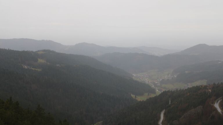 Dieses Bild zeigt eine Webcam-Aufnahme vom Achertal, aufgenommen am Sonntag, den 16.11.2025 um 15:20 Uhr. Die Temperatur betrug 6.8°C.