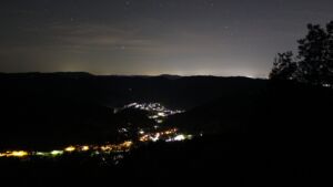 Dieses Bild zeigt eine Webcam-Aufnahme vom Achertal, aufgenommen am Dienstag, den 13.10.2026 um 01:30 Uhr. Die Temperatur betrug 11°C.