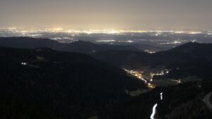 Dieses Bild zeigt eine Webcam-Aufnahme vom Achertal, aufgenommen am Freitag, den 27.02.2026 um 21:00 Uhr. Die Temperatur betrug 12.6°C.