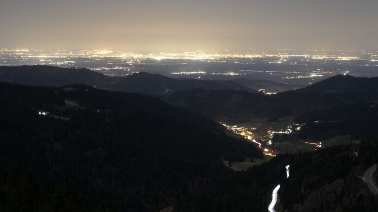 Dieses Bild zeigt eine Webcam-Aufnahme vom Achertal, aufgenommen am Freitag, den 27.02.2026 um 21:00 Uhr. Die Temperatur betrug 12.6°C.