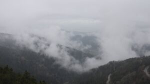 Dieses Bild zeigt eine Webcam-Aufnahme vom Achertal, aufgenommen am Sonntag, den 12.04.2026 um 13:50 Uhr. Die Temperatur betrug 2.4°C.