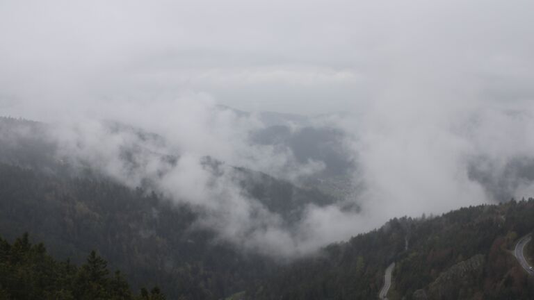 Dieses Bild zeigt eine Webcam-Aufnahme vom Achertal, aufgenommen am Sonntag, den 12.04.2026 um 13:50 Uhr. Die Temperatur betrug 2.4°C.