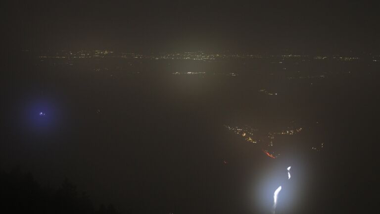 Dieses Bild zeigt eine Webcam-Aufnahme vom Achertal, aufgenommen am Montag, den 08.12.2025 um 18:00 Uhr. Die Temperatur betrug 8°C.