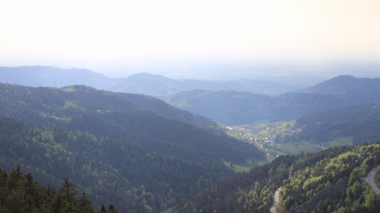 Dieses Bild zeigt eine Webcam-Aufnahme vom Achertal, aufgenommen am Freitag, den 02.05.2025 um 18:00 Uhr. Die Temperatur betrug 20.6°C.