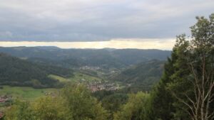 Dieses Bild zeigt eine Webcam-Aufnahme vom Achertal, aufgenommen am Sonntag, den 11.10.2026 um 17:00 Uhr. Die Temperatur betrug 8.3°C.
