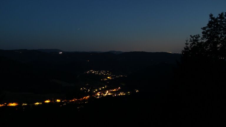 Dieses Bild zeigt eine Webcam-Aufnahme vom Achertal, aufgenommen am Samstag, den 04.07.2026 um 22:50 Uhr. Die Temperatur betrug 20.1°C.