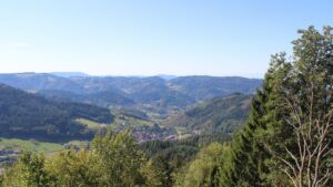 Dieses Bild zeigt eine Webcam-Aufnahme vom Achertal, aufgenommen am Sonntag, den 27.09.2026 um 12:20 Uhr. Die Temperatur betrug 27°C.