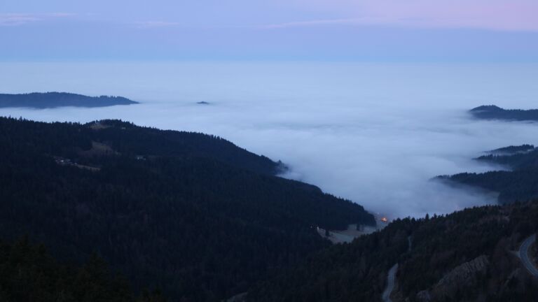 Dieses Bild zeigt eine Webcam-Aufnahme vom Achertal, aufgenommen am Montag, den 22.12.2025 um 07:40 Uhr. Die Temperatur betrug 6.2°C.