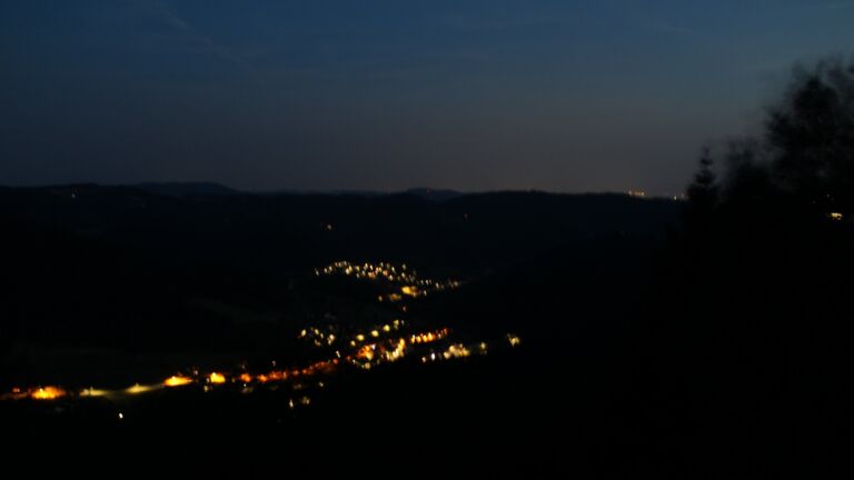 Dieses Bild zeigt eine Webcam-Aufnahme vom Achertal, aufgenommen am Montag, den 13.07.2026 um 22:40 Uhr. Die Temperatur betrug 25.9°C.