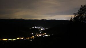 Dieses Bild zeigt eine Webcam-Aufnahme vom Achertal, aufgenommen am Montag, den 18.05.2026 um 02:00 Uhr. Die Temperatur betrug 10.6°C.