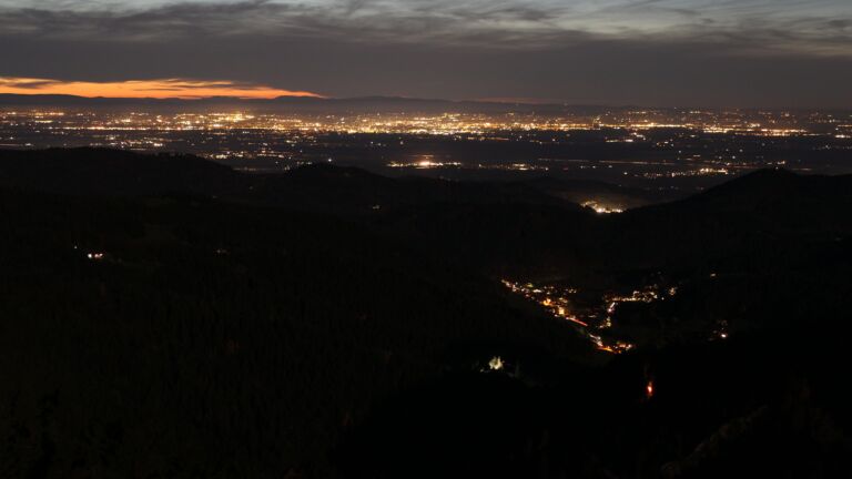 Dieses Bild zeigt eine Webcam-Aufnahme vom Achertal, aufgenommen am Mittwoch, den 05.11.2025 um 18:10 Uhr. Die Temperatur betrug 12.1°C.