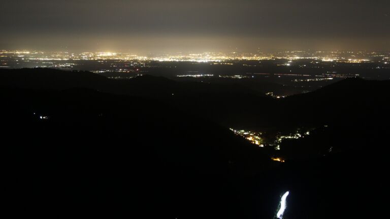 Dieses Bild zeigt eine Webcam-Aufnahme vom Achertal, aufgenommen am Mittwoch, den 17.09.2025 um 22:30 Uhr. Die Temperatur betrug 12°C.