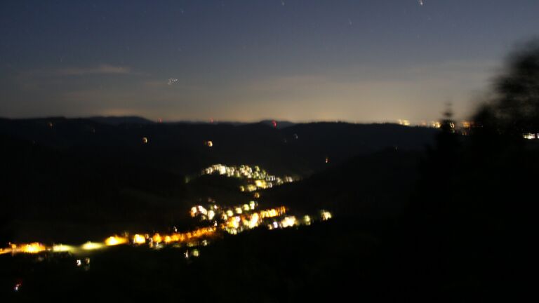 Dieses Bild zeigt eine Webcam-Aufnahme vom Achertal, aufgenommen am Donnerstag, den 21.05.2026 um 22:50 Uhr. Die Temperatur betrug 16.1°C.