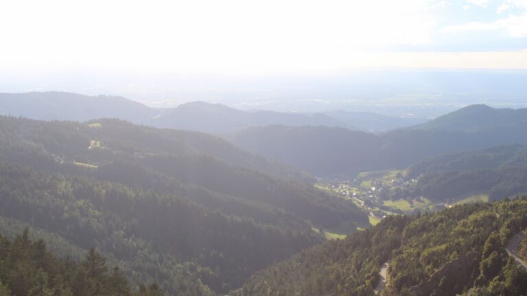 Dieses Bild zeigt eine Webcam-Aufnahme vom Achertal, aufgenommen am Samstag, den 30.08.2025 um 18:40 Uhr. Die Temperatur betrug 13.6°C.