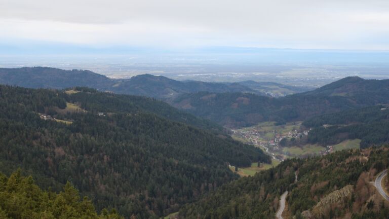 Dieses Bild zeigt eine Webcam-Aufnahme vom Achertal, aufgenommen am Samstag, den 06.12.2025 um 09:00 Uhr. Die Temperatur betrug 2.2°C.