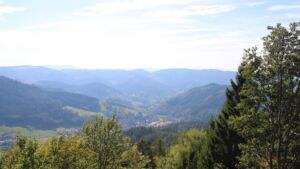Dieses Bild zeigt eine Webcam-Aufnahme vom Achertal, aufgenommen am Mittwoch, den 30.09.2026 um 14:40 Uhr. Die Temperatur betrug 28.9°C.