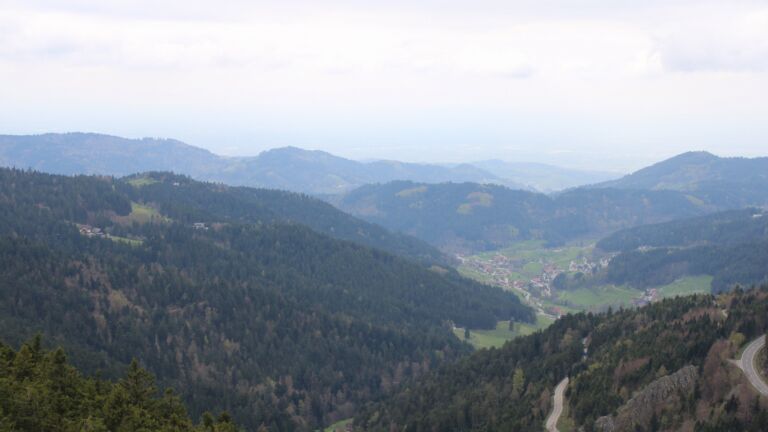 Dieses Bild zeigt eine Webcam-Aufnahme vom Achertal, aufgenommen am Mittwoch, den 15.04.2026 um 15:00 Uhr. Die Temperatur betrug 8.8°C.