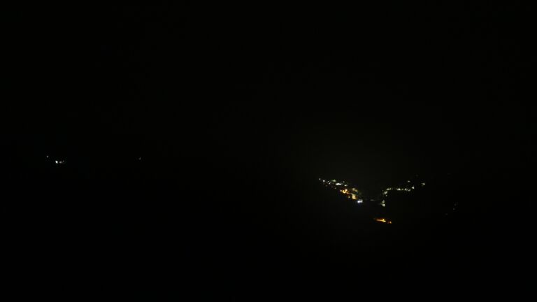 Dieses Bild zeigt eine Webcam-Aufnahme vom Achertal, aufgenommen am Freitag, den 29.08.2025 um 00:30 Uhr. Die Temperatur betrug 12.5°C.