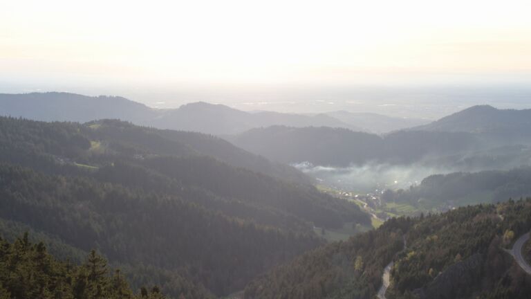 Dieses Bild zeigt eine Webcam-Aufnahme vom Achertal, aufgenommen am Donnerstag, den 09.04.2026 um 19:20 Uhr. Die Temperatur betrug 14.1°C.