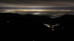 Dieses Bild zeigt eine Webcam-Aufnahme vom Achertal, aufgenommen am Donnerstag, den 22.01.2026 um 23:30 Uhr. Die Temperatur betrug 2.9°C.