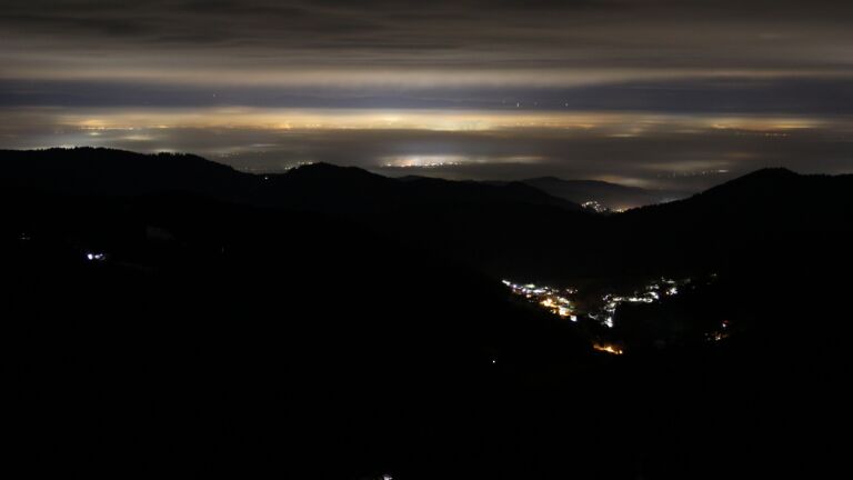 Dieses Bild zeigt eine Webcam-Aufnahme vom Achertal, aufgenommen am Donnerstag, den 22.01.2026 um 23:30 Uhr. Die Temperatur betrug 2.9°C.